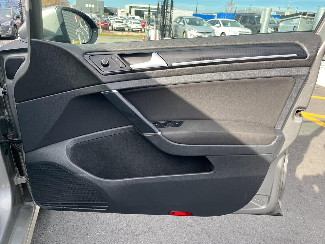 Photo '13' of Volkswagen Golf