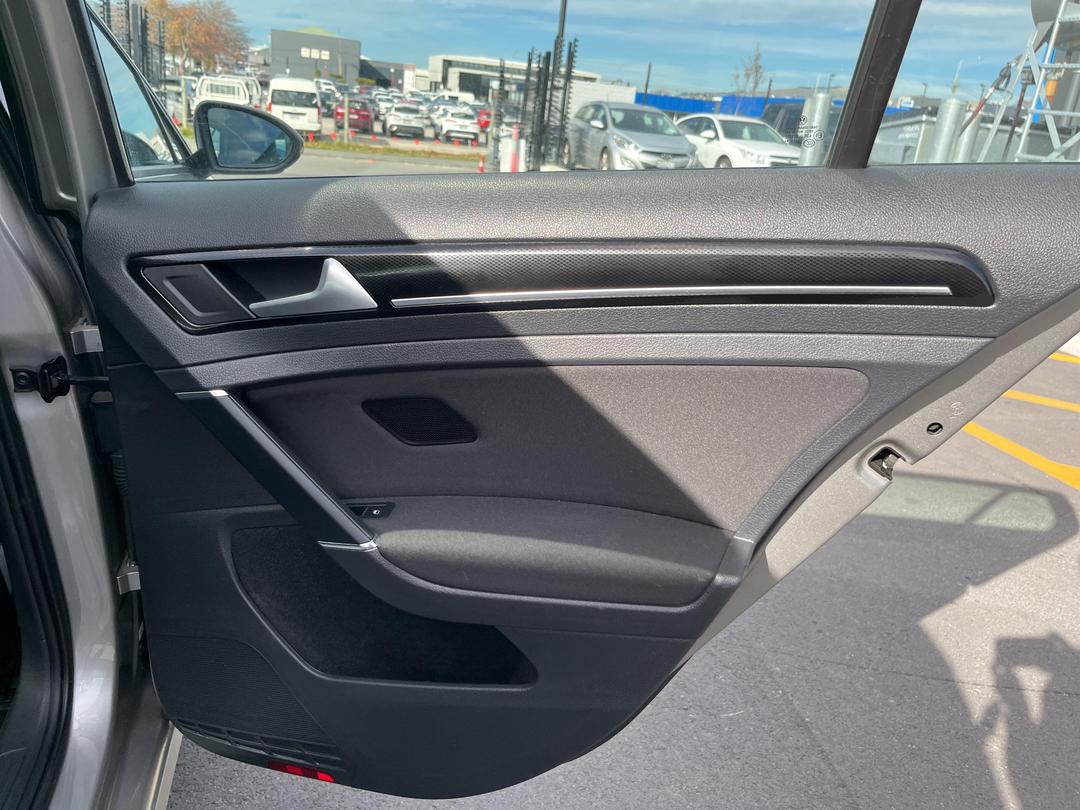 Photo '17' of Volkswagen Golf