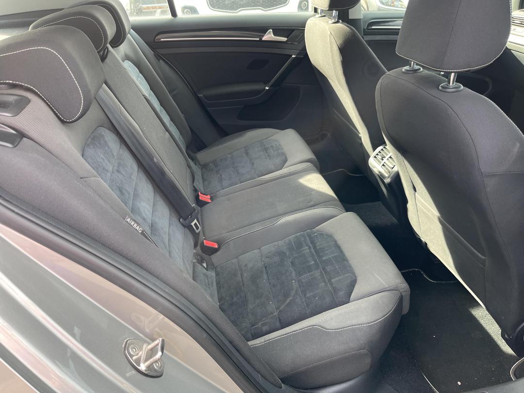 Photo '18' of Volkswagen Golf