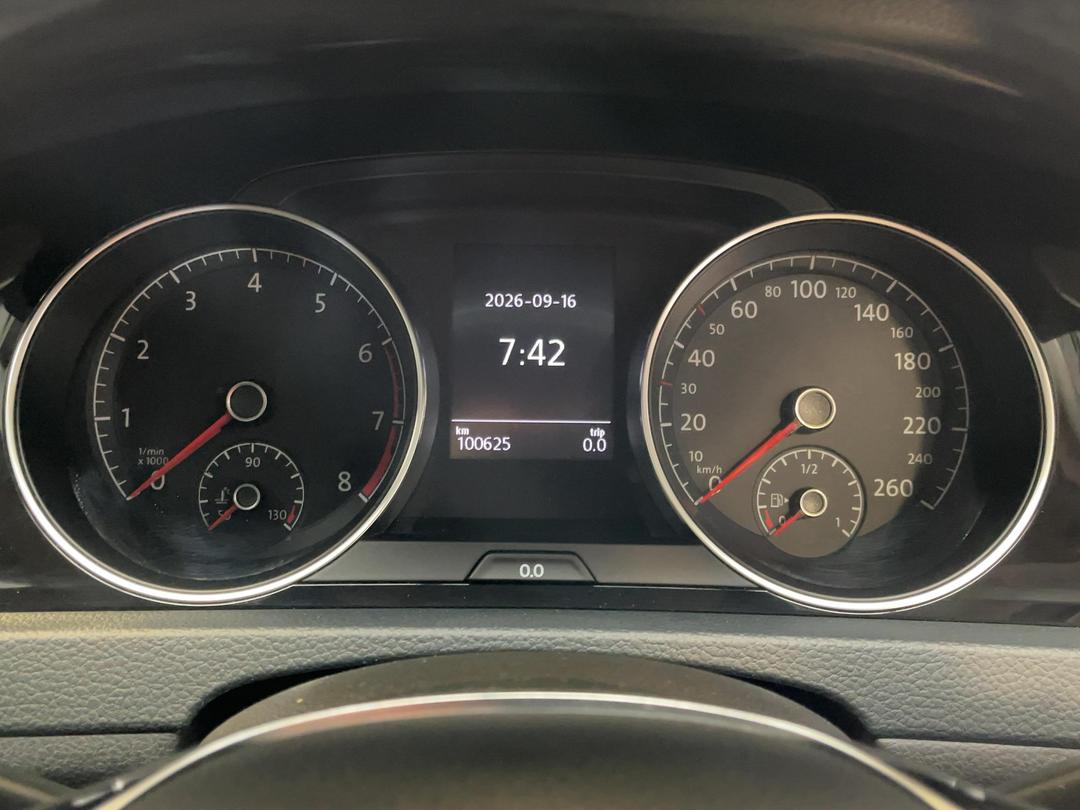 Photo '21' of Volkswagen Golf