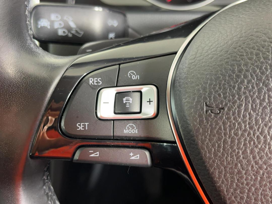 Photo '24' of Volkswagen Golf