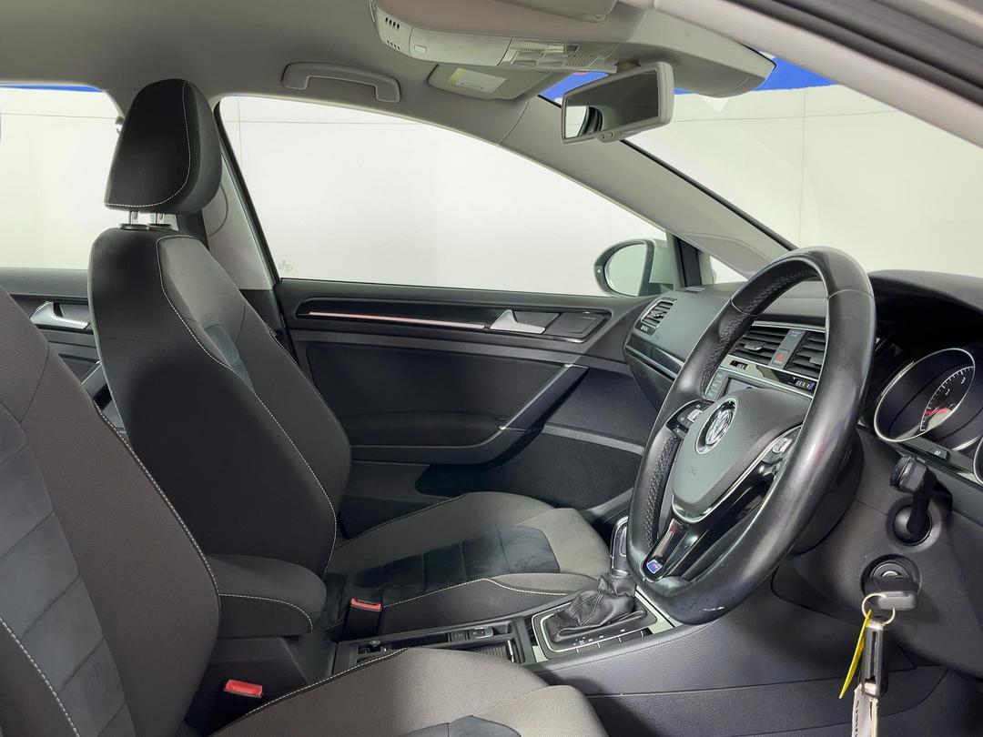 Photo '16' of Volkswagen Golf