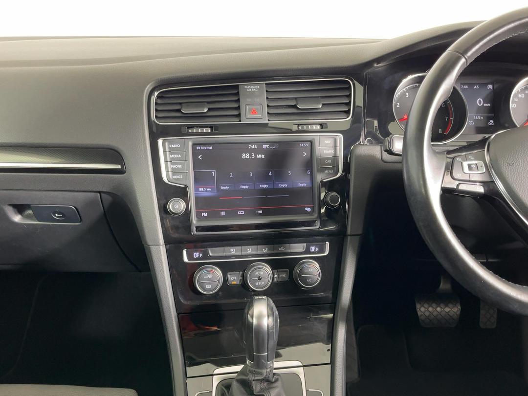 Photo '18' of Volkswagen Golf