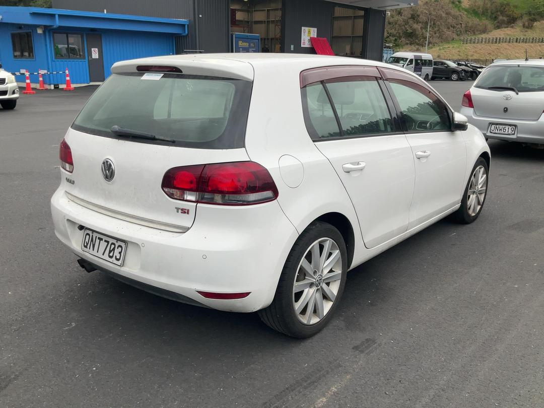 Photo '4' of Volkswagen Golf TSI