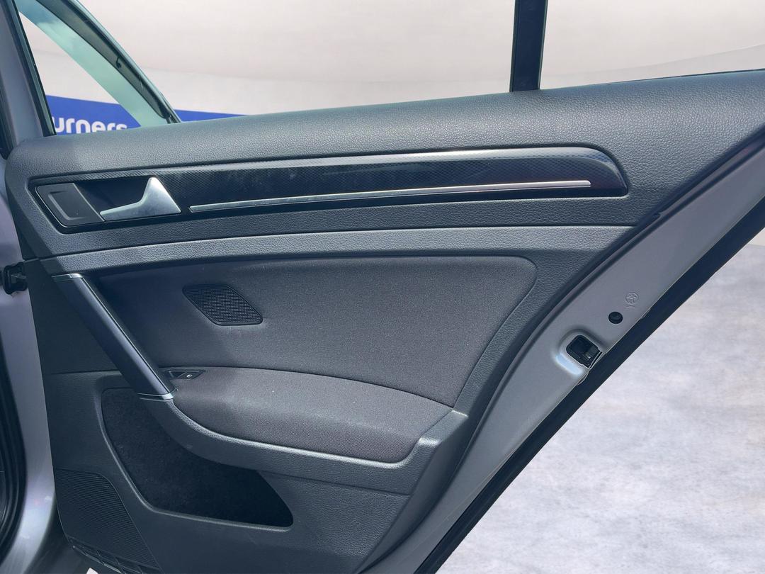 Photo '19' of Volkswagen Golf