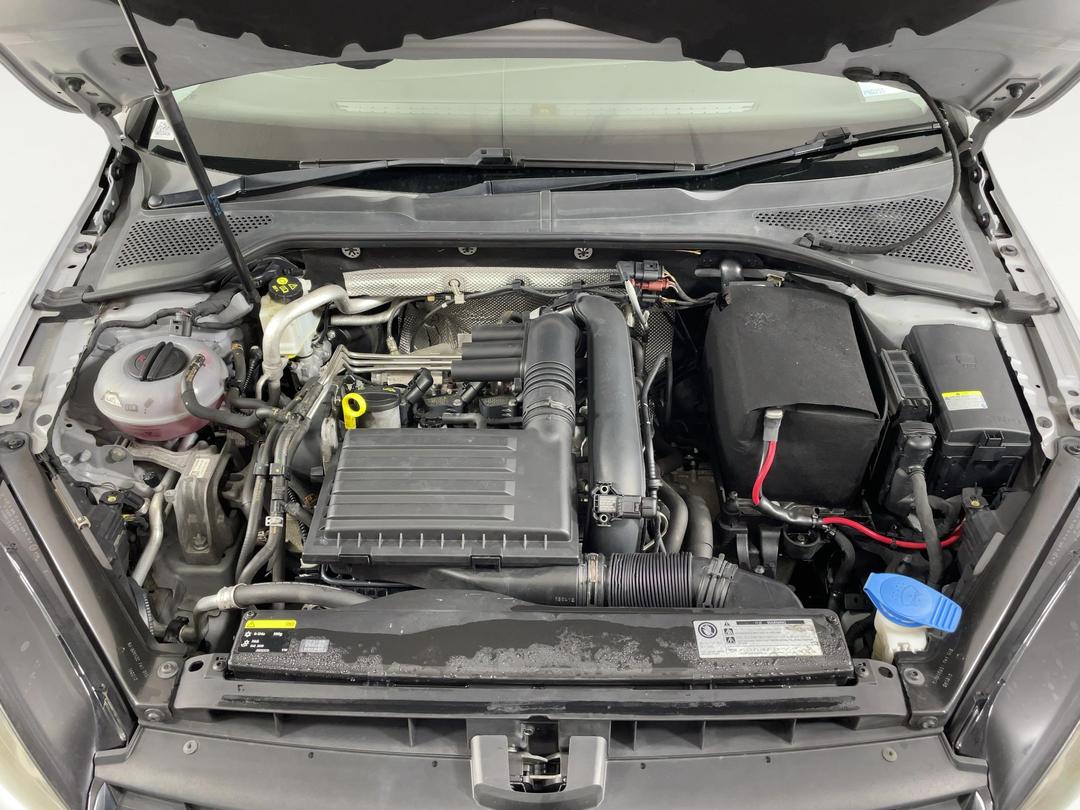 Photo '13' of Volkswagen Golf