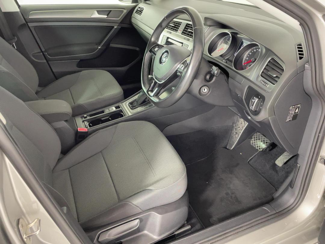 Photo '16' of Volkswagen Golf