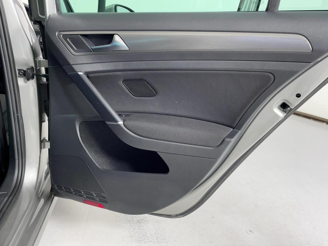 Photo '19' of Volkswagen Golf