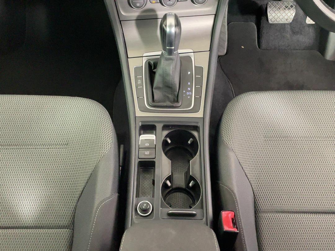 Photo '18' of Volkswagen Golf