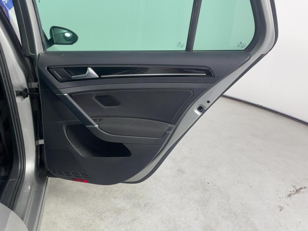 Photo '19' of Volkswagen Golf