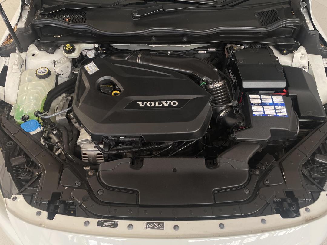 Photo '13' of Volvo V40