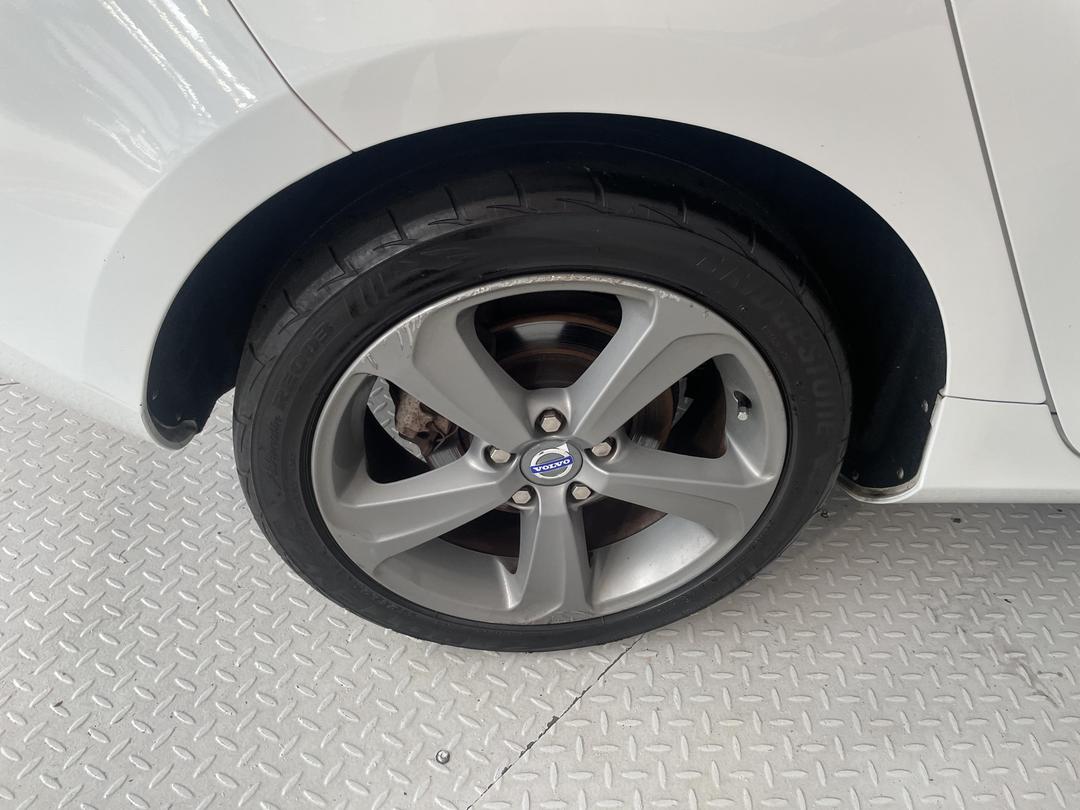 Photo '12' of Volvo V40