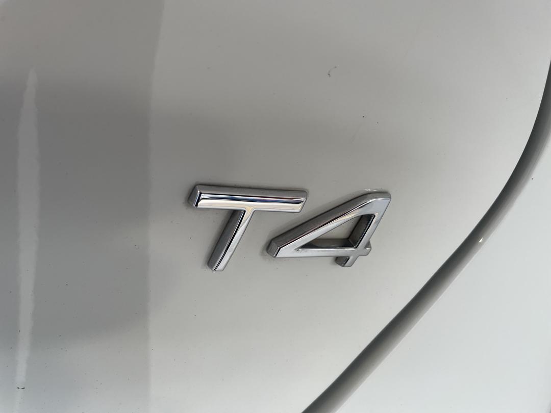 Photo '36' of Volvo V40