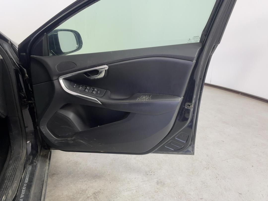 Photo '13' of Volvo V40 Cross Country T4 Photo '13' of Volvo V40 Cross Country T4
