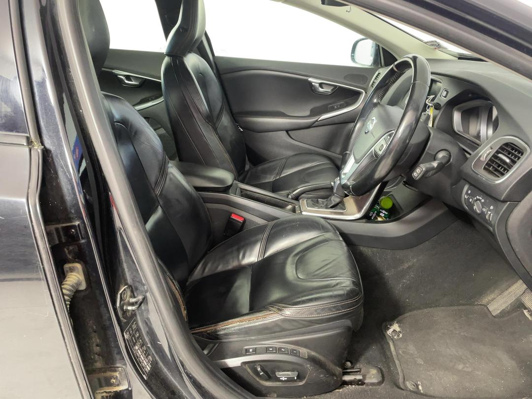 Photo '14' of Volvo V40 Cross Country T4 Photo '14' of Volvo V40 Cross Country T4