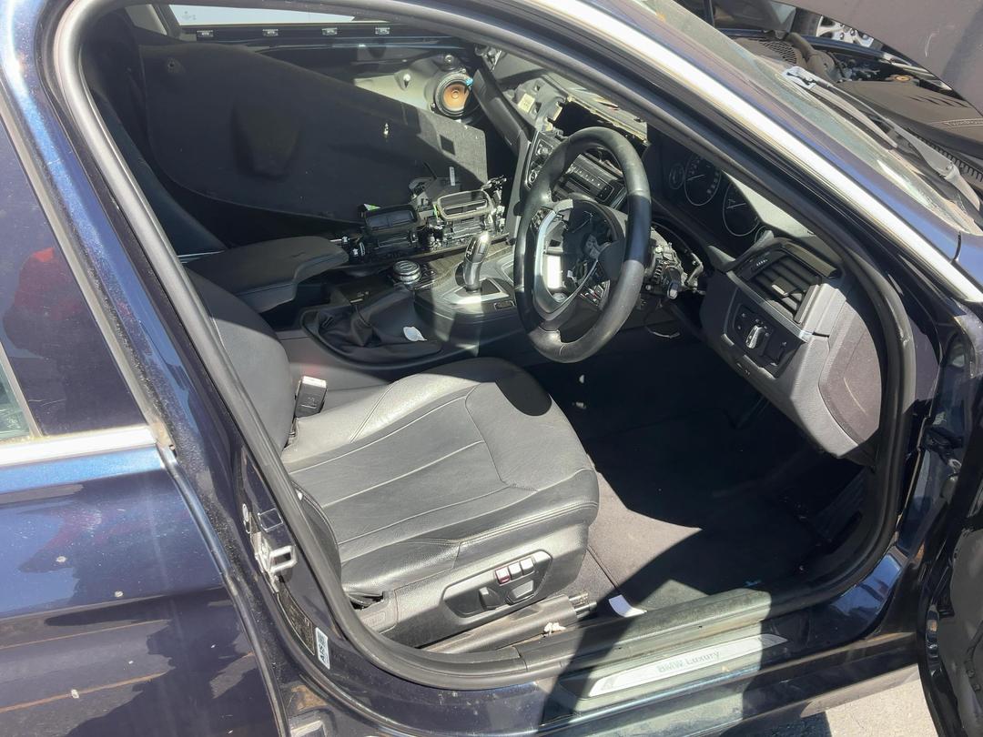 Photo '15' of BMW 3 Series 320I Photo '15' of BMW 3 Series 320I