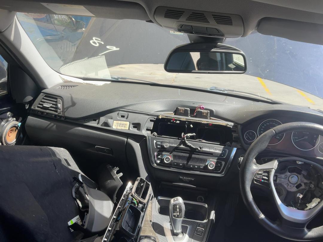 Photo '17' of BMW 3 Series 320I Photo '17' of BMW 3 Series 320I