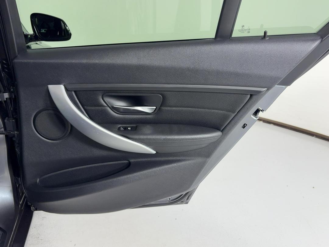 Photo '19' of BMW 3 Series