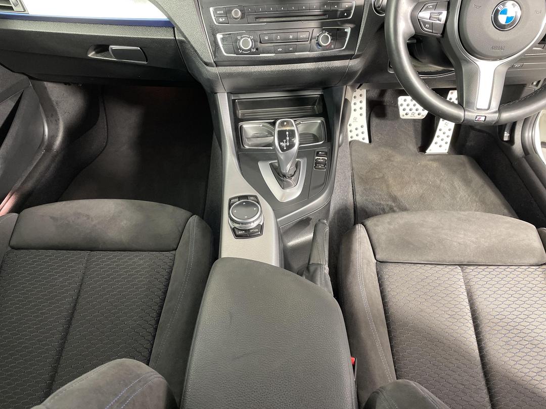 Photo '18' of BMW M235I