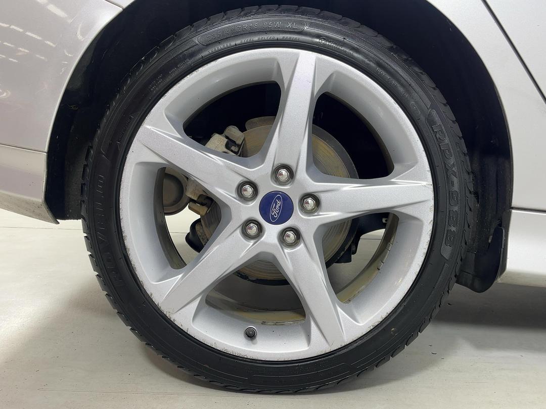 Photo '12' of Ford Focus