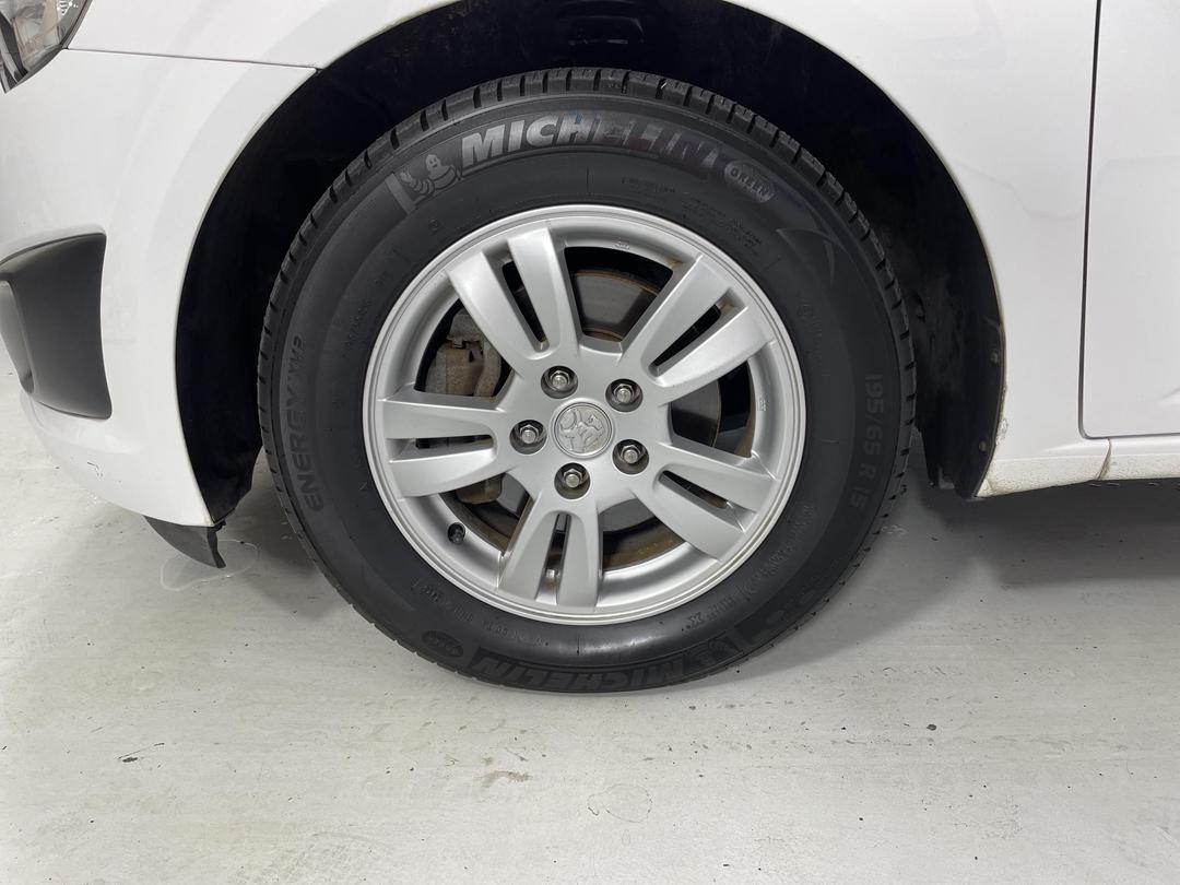 Photo '10' of Holden Barina