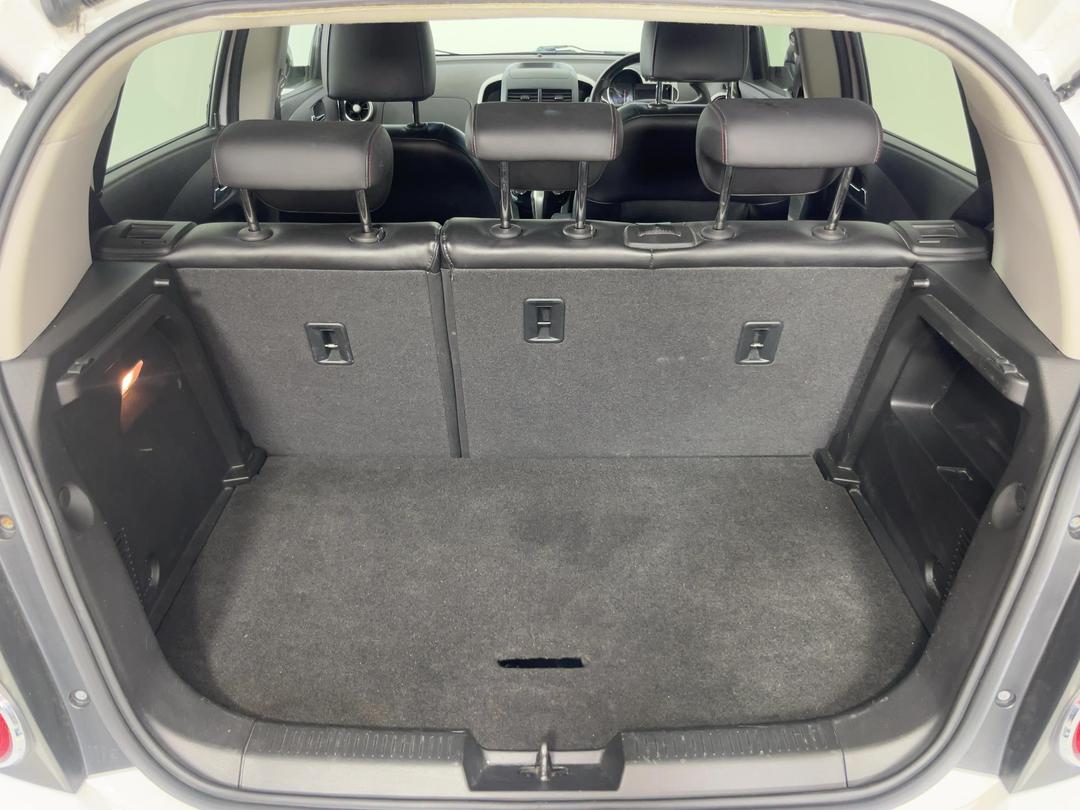 Photo '14' of Holden Barina
