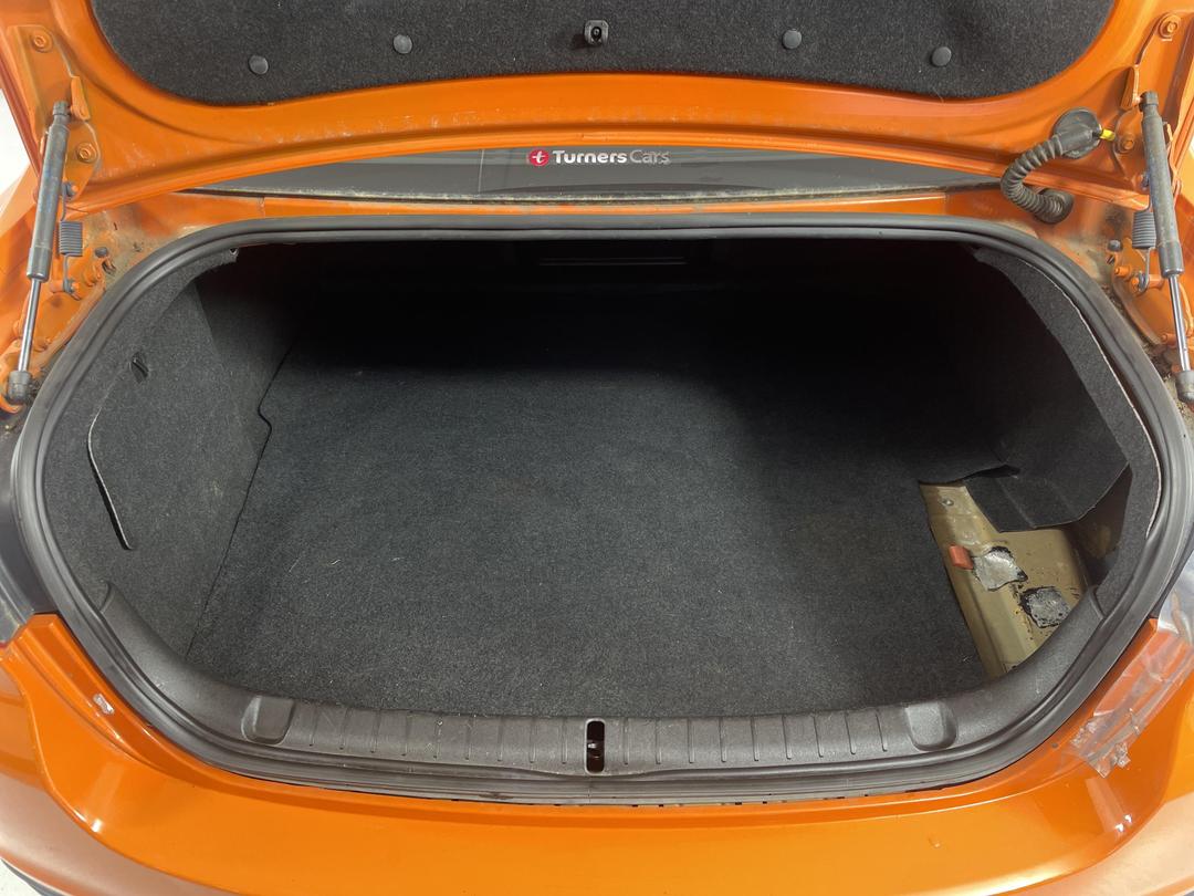 Photo '12' of Holden Commodore VF SV6