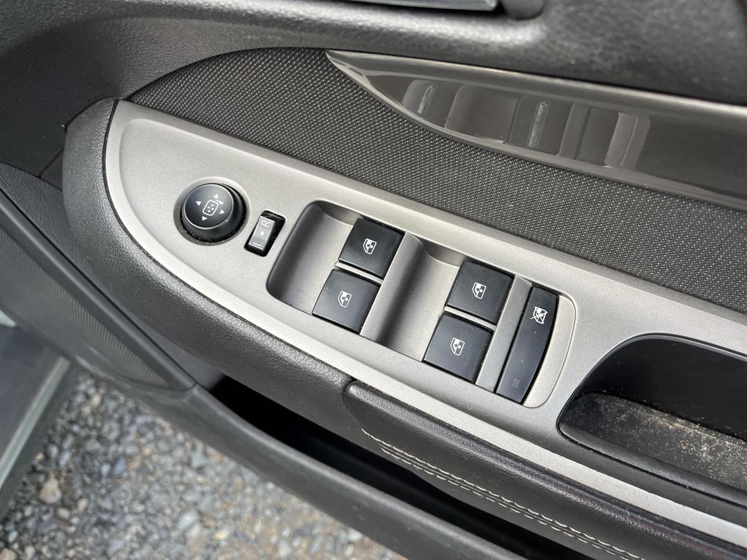 Photo '24' of Holden Commodore VF Evoke V6