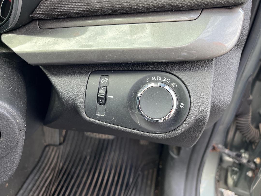 Photo '27' of Holden Commodore VF Evoke V6