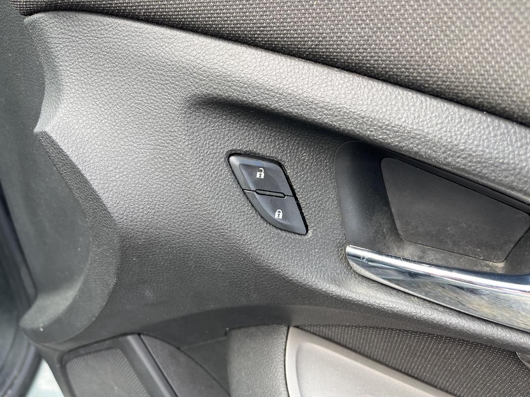 Photo '25' of Holden Commodore VF Evoke V6