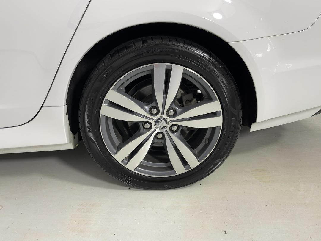 Photo '11' of Holden Commodore