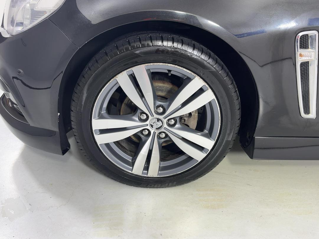 Photo '10' of Holden Commodore