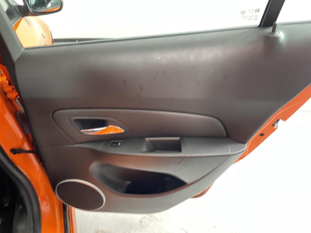 Photo '19' of Holden Cruze