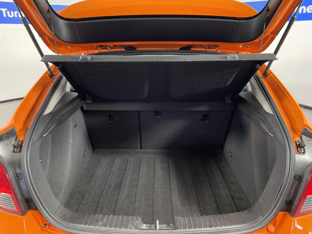 Photo '14' of Holden Cruze