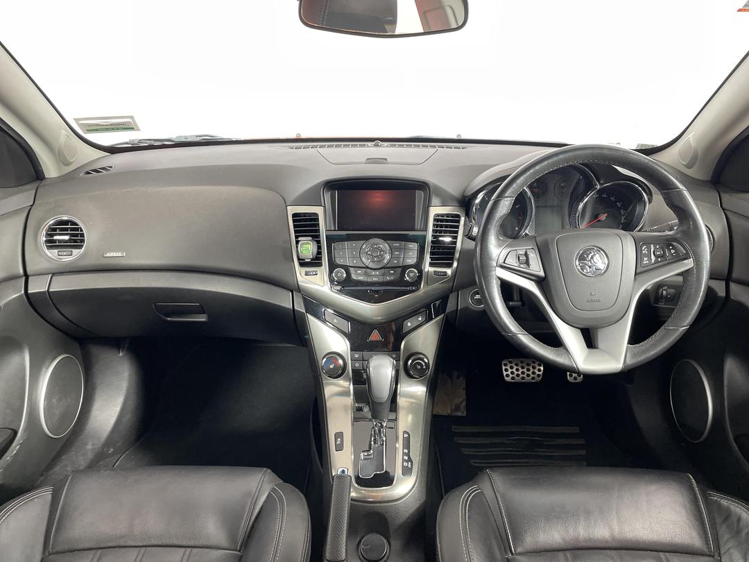 Photo '17' of Holden Cruze