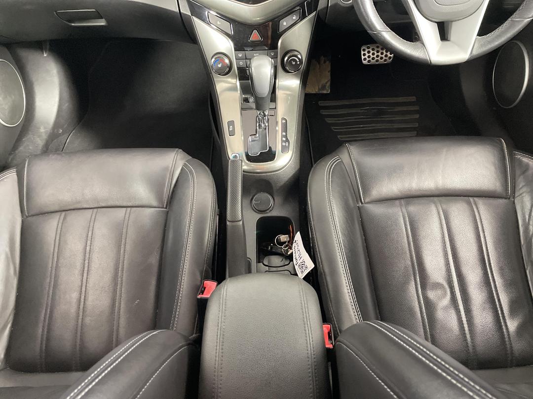 Photo '18' of Holden Cruze