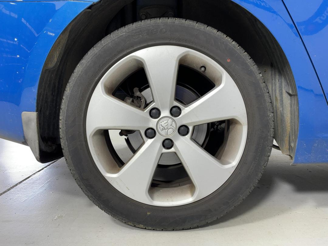 Photo '12' of Holden Cruze