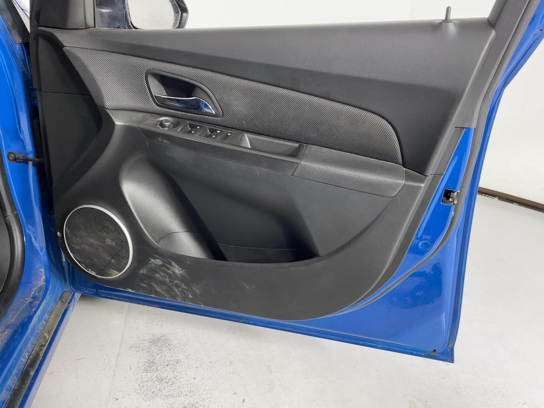 Photo '15' of Holden Cruze