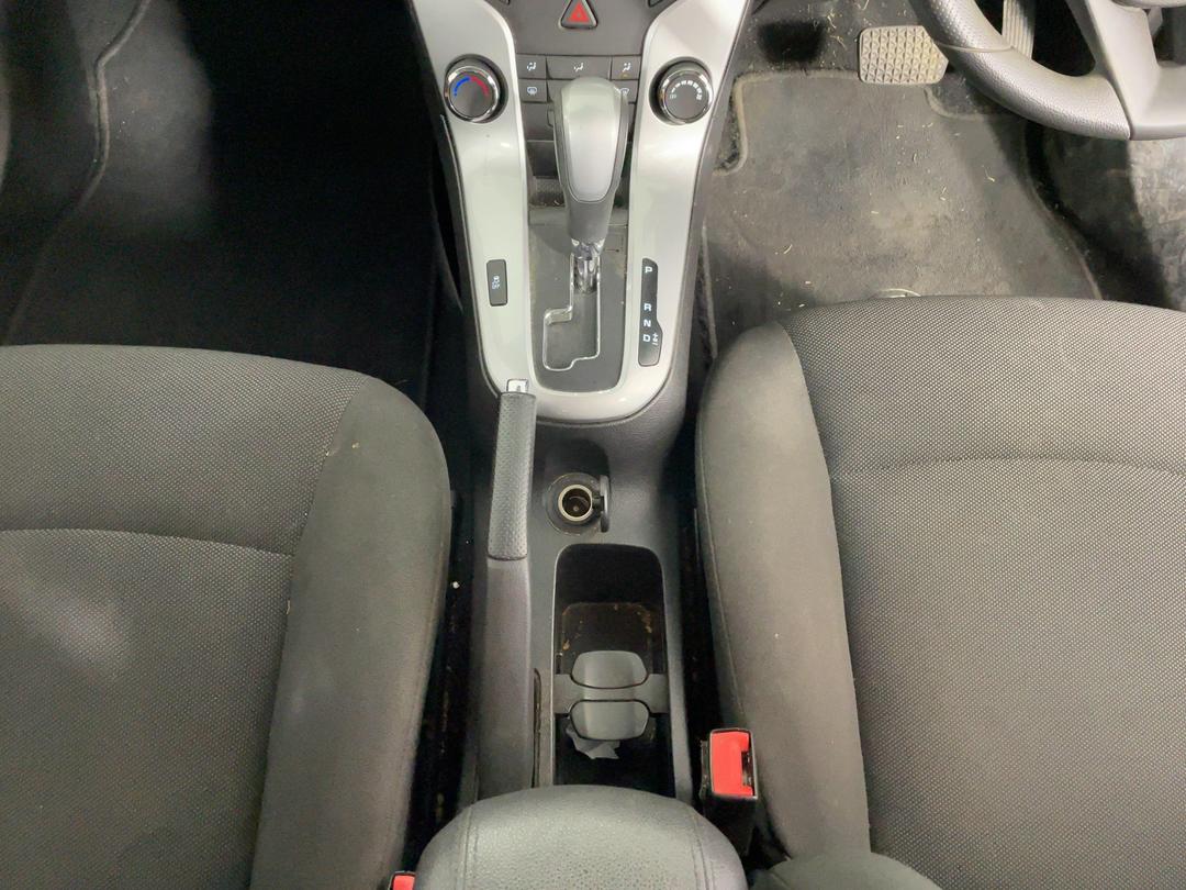 Photo '18' of Holden Cruze