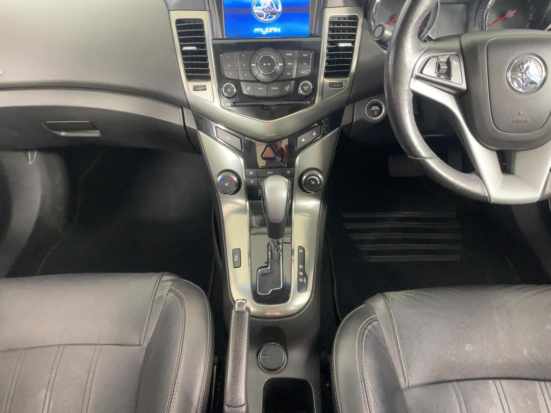 Photo '18' of Holden Cruze