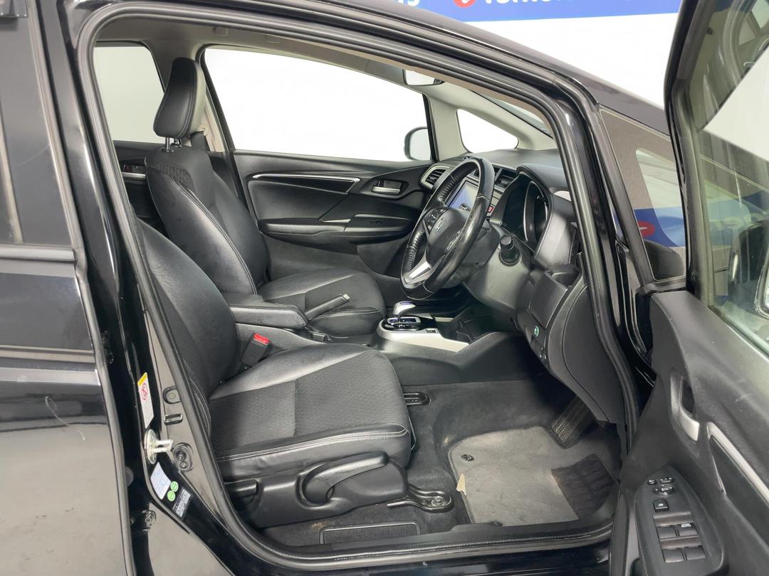 Photo '16' of Honda FIT