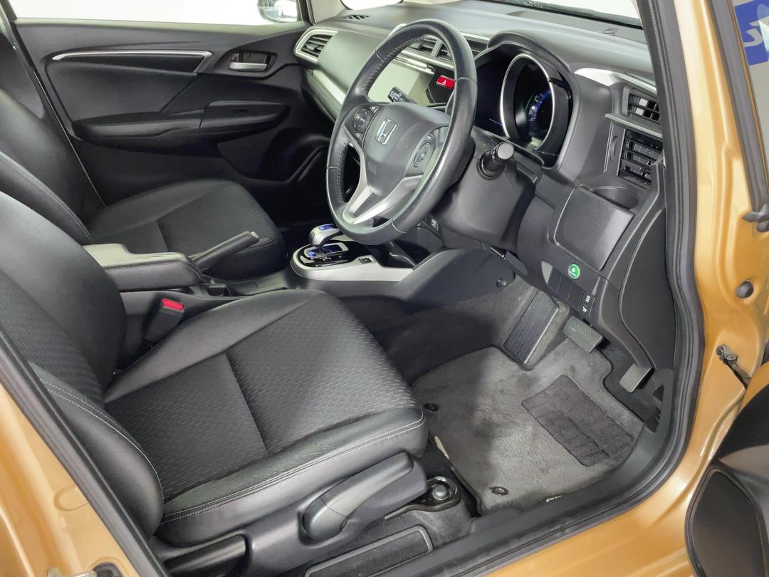 Photo '16' of Honda FIT
