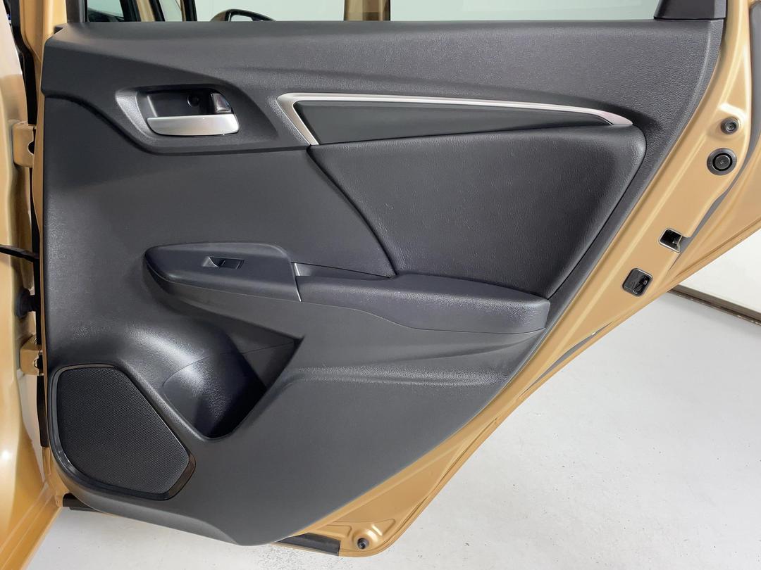 Photo '19' of Honda FIT