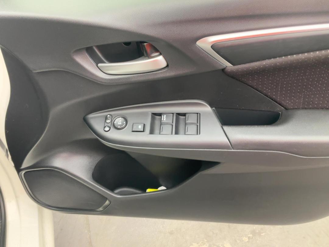 Photo '8' of Honda FIT Photo '8' of Honda FIT