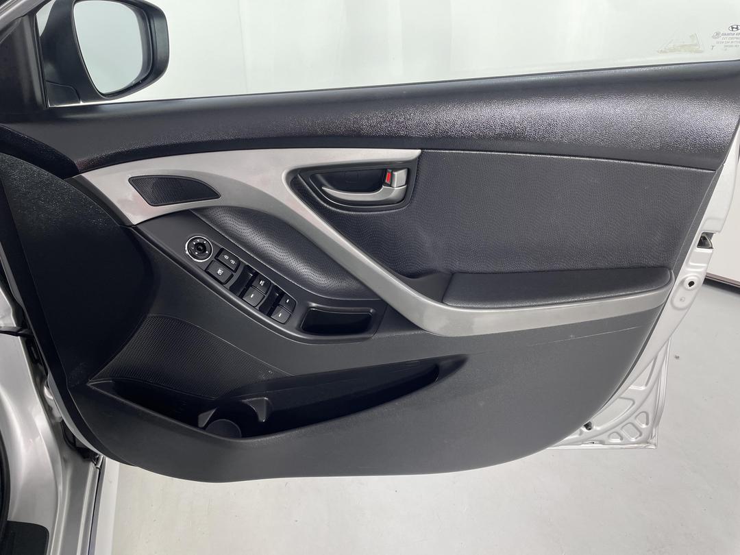 Photo '15' of Hyundai Elantra