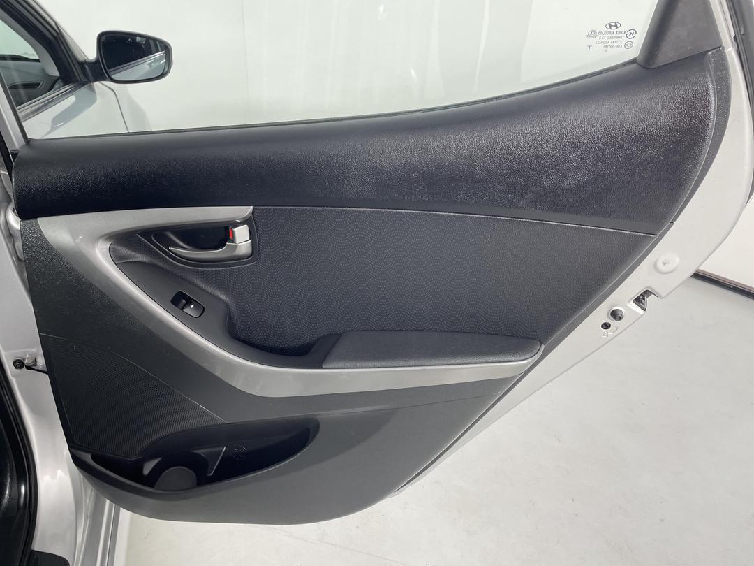 Photo '19' of Hyundai Elantra