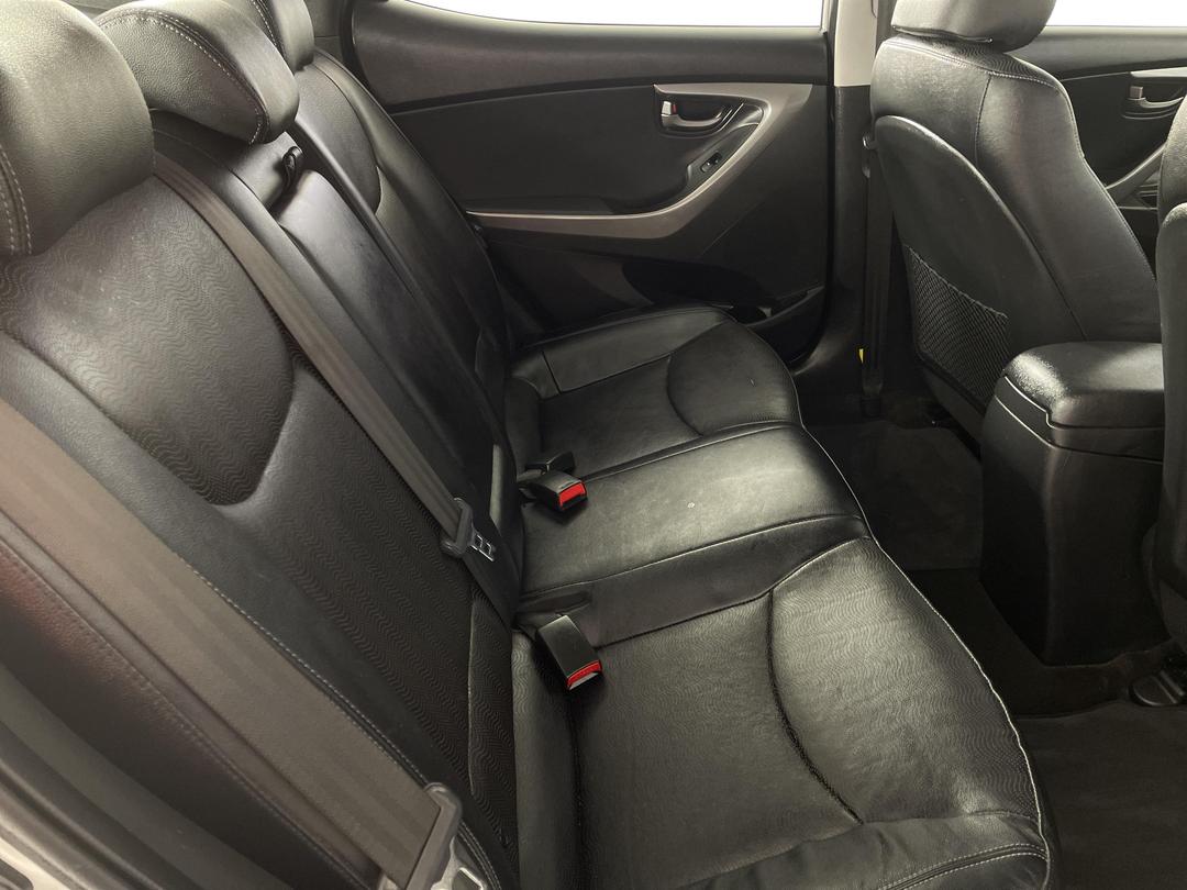 Photo '20' of Hyundai Elantra