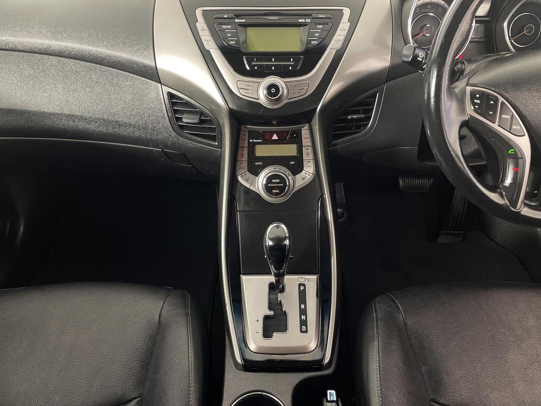 Photo '18' of Hyundai Elantra