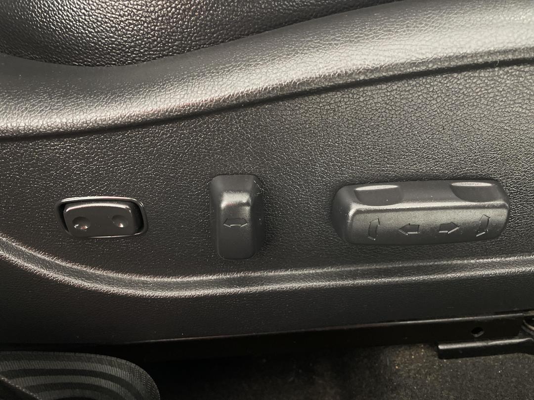 Photo '23' of Hyundai Elantra