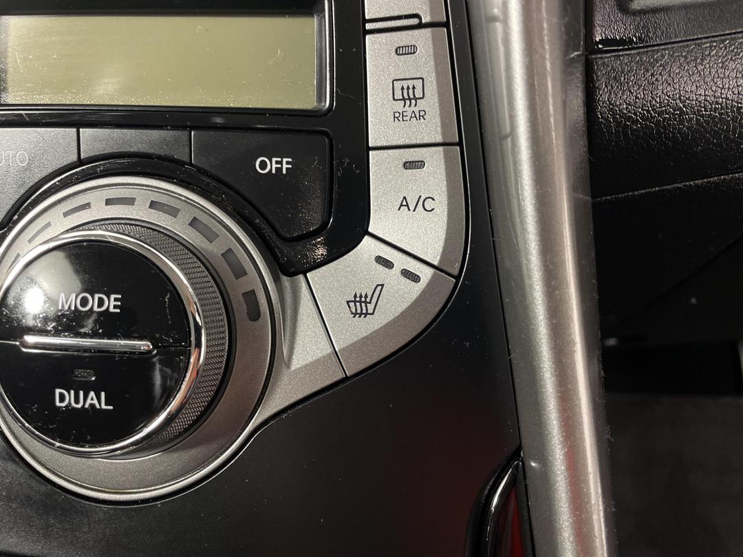 Photo '27' of Hyundai Elantra